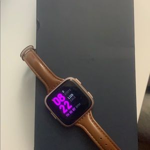 Fitbit Versa Watch (Rose Gold)